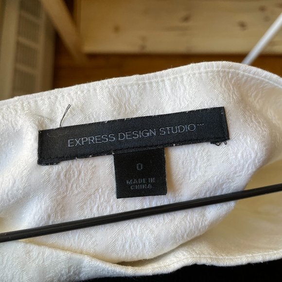 Express White Skirt with Pockets - Picture 2 of 4